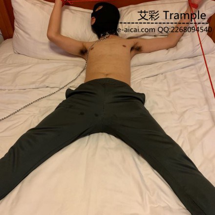 【VIVI】袜子堵嘴，大字型强迫施虐_绳艺库视频下载