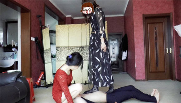 【冰时代】超模女巨人残忍踩踏压杀1米60小M_绳艺库视频下载