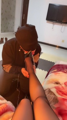 【鸾月小主】赏赐贱狗洗脚水/意外升水+电击 JS220403_绳艺库视频下载