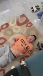 【不期而遇】来自学生S的爆踹/闻鞋窝 bf16644_绳艺库视频下载