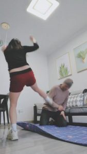 【飞扬】运动鞋白袜强制踢踹 bf22767_绳艺库视频下载