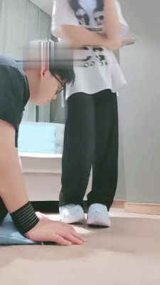 【妮蔻】脏臭小白鞋羞辱小弟弟 bf17736_绳艺库视频下载