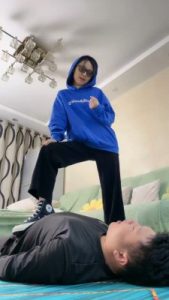 套路直播视频【艾莉】帆布鞋白袜全体重踩踏/转胯 bf25784_绳艺库视频下载