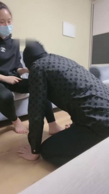 【五月】逛街后让贱狗舔脏鞋臭脚 bf8217_绳艺库视频下载