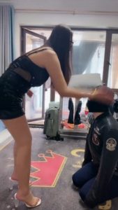 套路直播视频【伊兮夫妻】重度连环耳光抽/鞋抽耳光-磕头求虐 bf26151_绳艺库视频下载