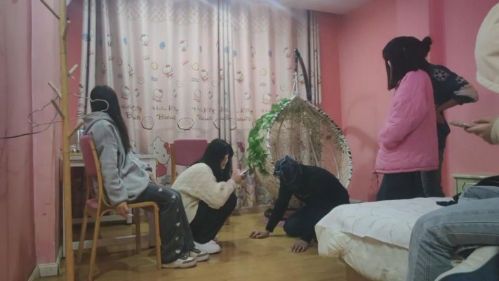 套路直播视频【挨打M】精神小妹群调群殴 bf24000_绳艺库视频下载