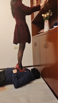 套路直播视频【万灵】高跟黑丝+长靴全体重跳踩 bf26708_绳艺库视频下载