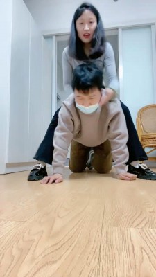 套路直播视频【可爱小布丁】首调贱狗-闻舔白袜/口水深喉 bf23657_绳艺库视频下载