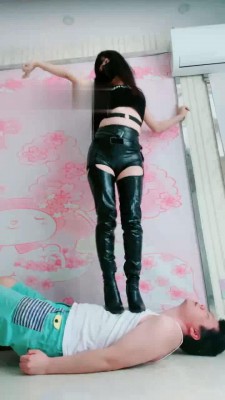 【兔粉粉】皮靴全体重踩踏跳舞 bf21681_绳艺库视频下载