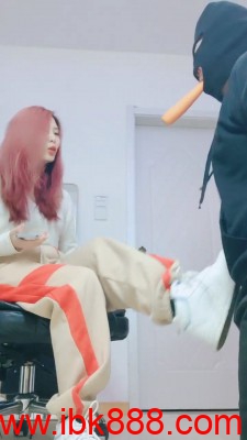 【lisa宝宝】运动女神高帮黑丝调狗 bf23483_绳艺库视频下载