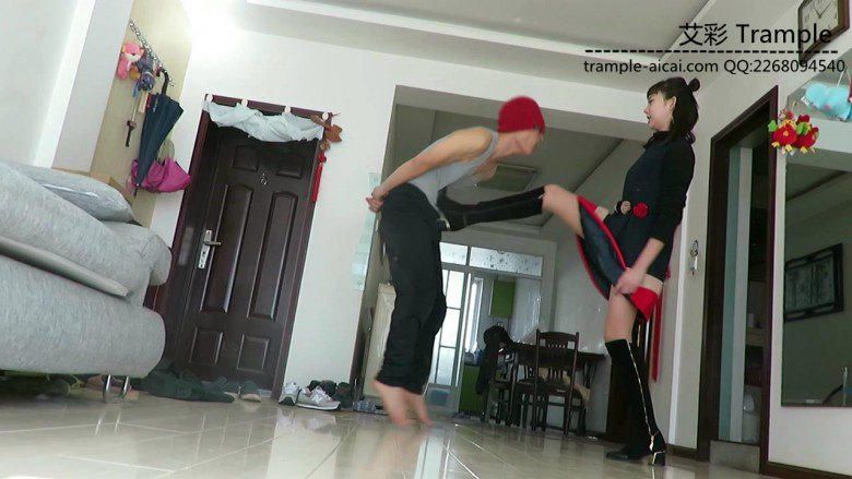 00后天使虐打拦路劫匪！踢裆强迫其磕头求饶！_绳艺库视频下载