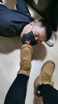 套路直播视频【文文文】姐妹花辱脚垫舔脏鞋底/碾头 bf25549_绳艺库视频下载