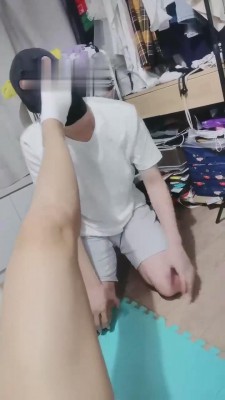 【夏芙】原味白袜羞辱踩踏家奴 bf13346_绳艺库视频下载