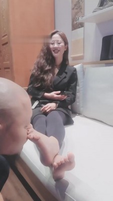 【女王菲主】拖鞋耳光闻脚 bf8946_绳艺库视频下载