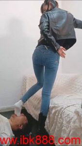 【美娜格格】短靴白袜辱废物狗【双视角版】_绳艺库视频下载