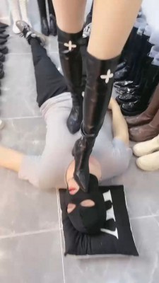 【初见】皮靴踩踏专场-超重度 bf20210_绳艺库视频下载