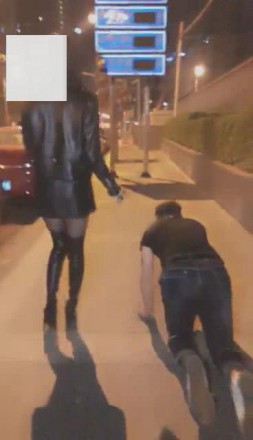 【VIVI】超刺激！午夜遛人形犬_绳艺库视频下载