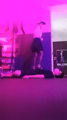 【美妙S】学生妹全体重踩踏 bf17425_绳艺库视频下载