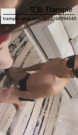 vivi肉丝高跟踩踏脚奴_绳艺库视频下载