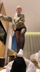 套路直播视频【千条姐】精神小妹原味白袜+小白鞋+黑丝气味羞辱【完整版】bf26496_绳艺库视频下载