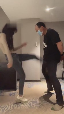 【优lios】牛仔裤提档/耳光踩踏/插吐 bf13174_绳艺库视频下载