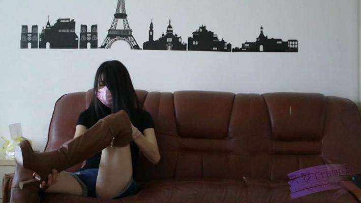 小薇过膝靴羞辱足责踢裆_绳艺库视频下载