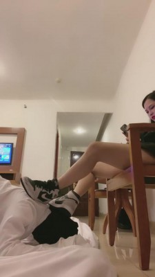 【甜依】夜跑回来让狗舔我脏鞋 bf5609_绳艺库视频下载