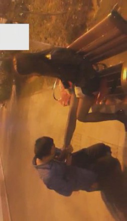 VIVI圣诞节马路边花式圣水超刺激_绳艺库视频下载