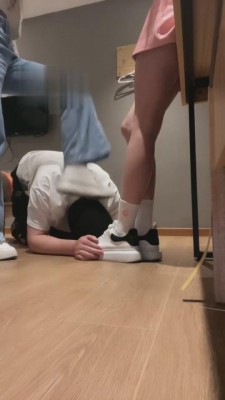 【新人韵姬】首次尝试被舔脚【下】 bf4612_绳艺库视频下载