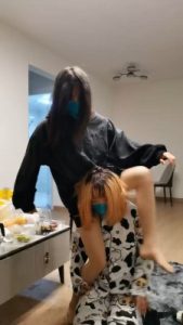 套路直播视频【安若】强迫可爱闺蜜做狗【双视角版】 bf25066_绳艺库视频下载