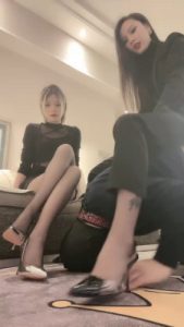 套路直播视频【萱萱S】高跟黑丝全体重踩踏/吃烟灰吃口水【双视角版】 bf24786_绳艺库视频下载