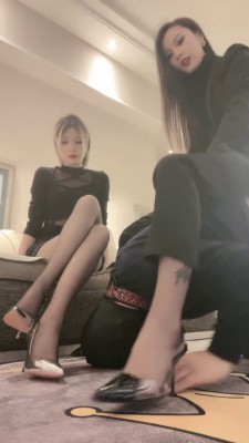 套路直播视频【萱萱S】高跟黑丝全体重踩踏/吃烟灰吃口水【双视角版】 bf24786_绳艺库视频下载