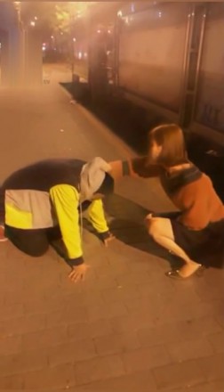 大马路玩狗-跪着让路人看-耳光扇的啪啪响_绳艺库视频下载