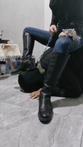 套路直播视频【辣姐S】长靴S骑马/脚踩喂食/裸足踩踏 bf26755_绳艺库视频下载