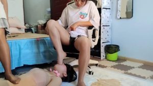 【00后蕬小乃】双人踩踏，肉丝深喉 YC-220506-6_绳艺库视频下载