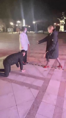 【牙乖乖】双S商业街公开遛狗【双视角版】 bf21100_绳艺库视频下载