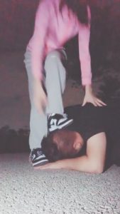 【美娜格格s】户外AJ素人遛狗奴 bf19590_绳艺库视频下载