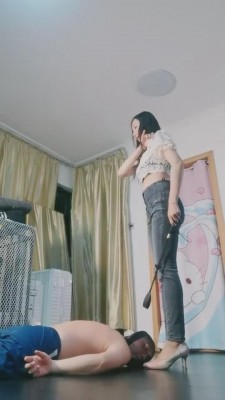 【微希】爆踹全身鞭打狗奴 bf2946_绳艺库视频下载