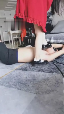 【猫神大人】入室偷原味被抓调成狗 bf1886_绳艺库视频下载