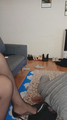 【平凡】玩学生狗子耳光踢裆踩踏 bf8330_绳艺库视频下载