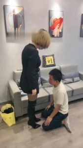 【酒神大人】侏儒下跪做狗奴 bf18737_绳艺库视频下载