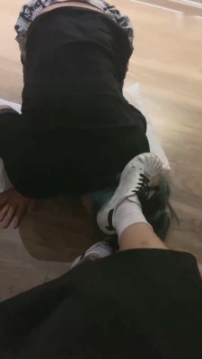 【夏夏S】学生S假期臭鞋袜羞辱调 bf16820_绳艺库视频下载