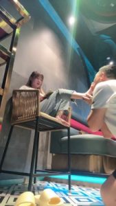 套路直播视频【文文】KTV-漂亮S裸足踩踏 bf25007_绳艺库视频下载