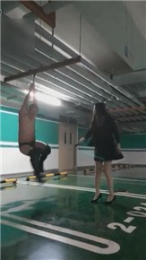 0232【VIVI】车库狠虐雪狼_绳艺库视频下载