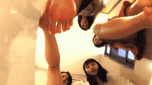 女巨人浴缸踢球_绳艺库视频下载