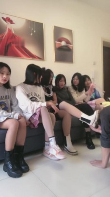 【精神小妹】带素人群调狗子 bf7402_绳艺库视频下载