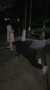 【绝美双S】姐妹花户外遛狗-捆绑树上各种羞辱 bf27478_绳艺库视频下载