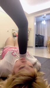 【琳嘉】坐脸/踩脖子强制窒息母畜【双视角版】 bf20861_绳艺库视频下载