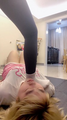 【琳嘉】坐脸/踩脖子强制窒息母畜【双视角版】 bf20861_绳艺库视频下载