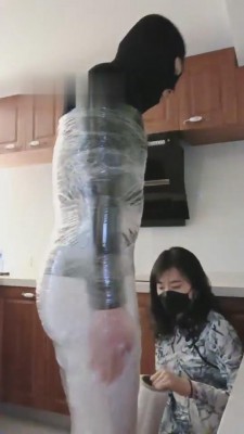 【上海糖糖老师】保鲜膜裹起来虐 bf90251_绳艺库视频下载